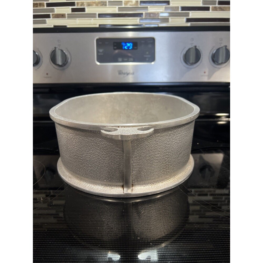 Vintage Guardian Service Ware Roaster Hammered Dutch Oven (no lid) - Picture 4 of 6